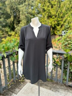 Meraki Tunic Top Size Small Black Roll Tab Sleeve Split Neck Flowy (G-1791)